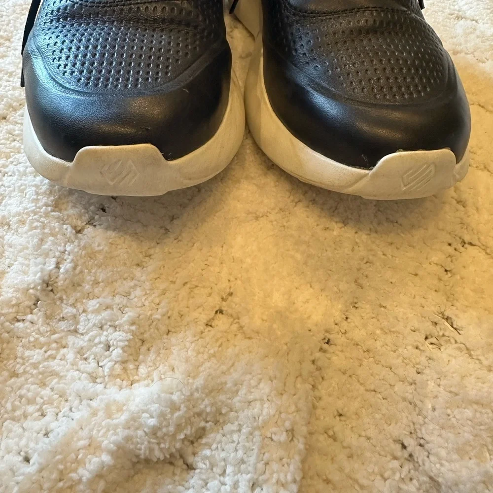 EUC Men’s Johnston & Murphy Amherst 2.0 Embossed U-Throat—size 9.5M